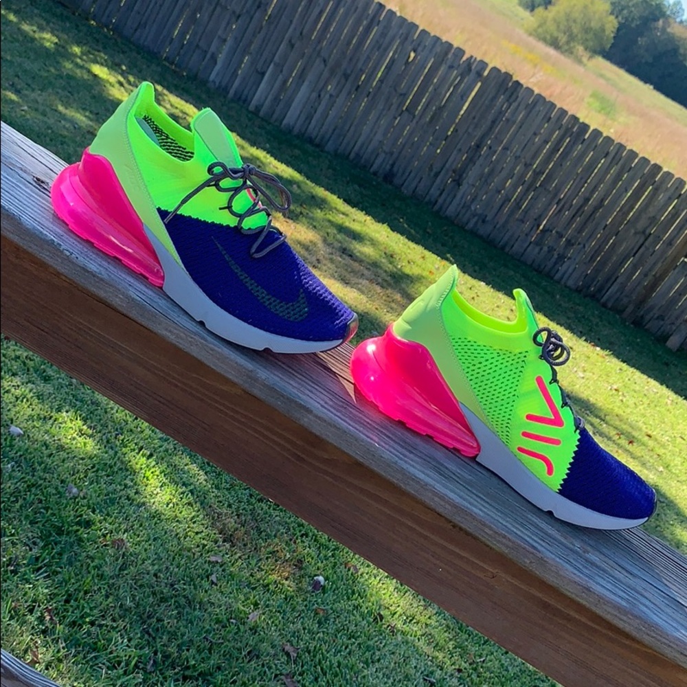 Nike Air Max neon
